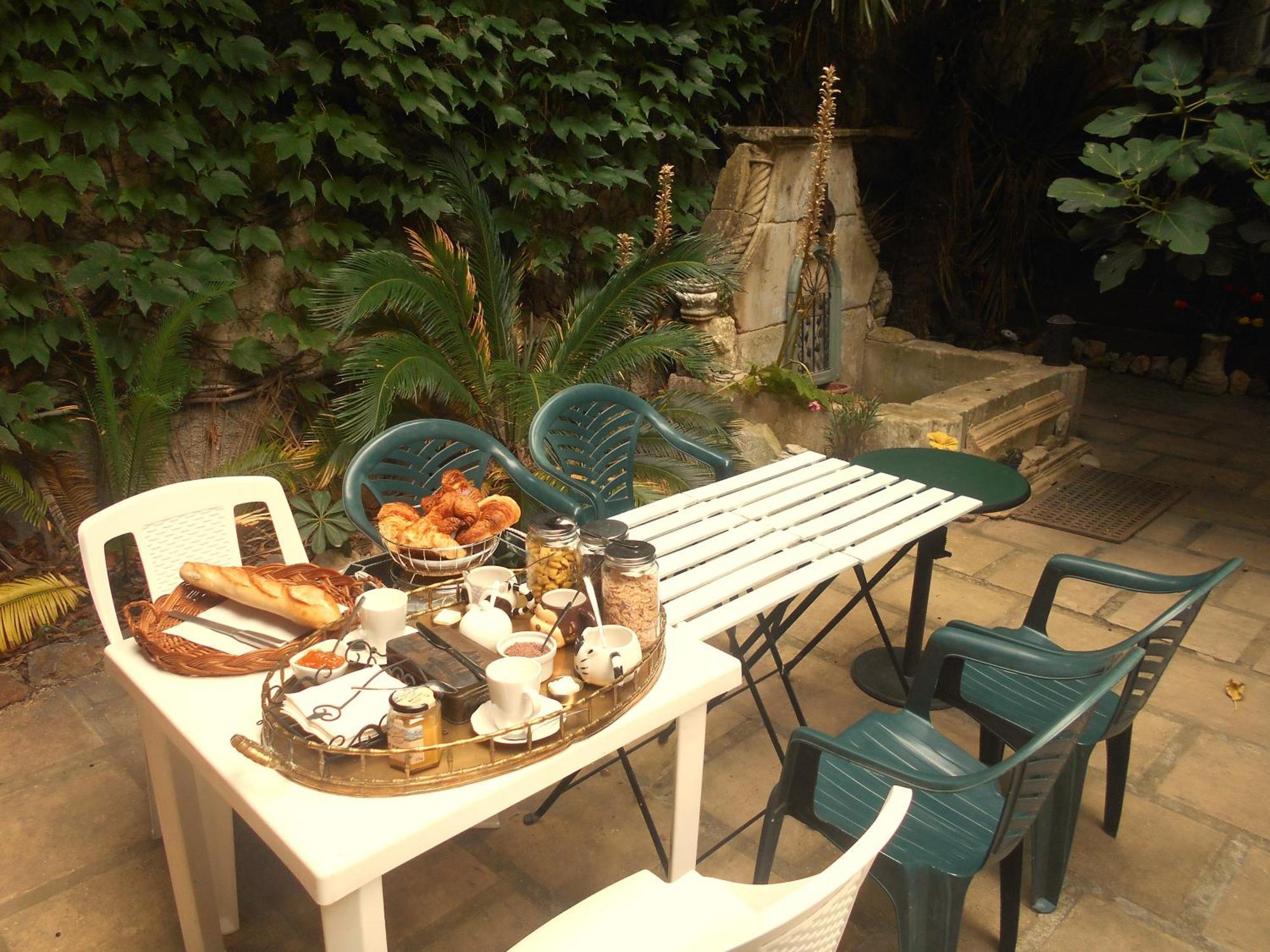 Logis De La Meschaussee, Dans Donjon Du Xie Siecle Canet  Ngoại thất bức ảnh